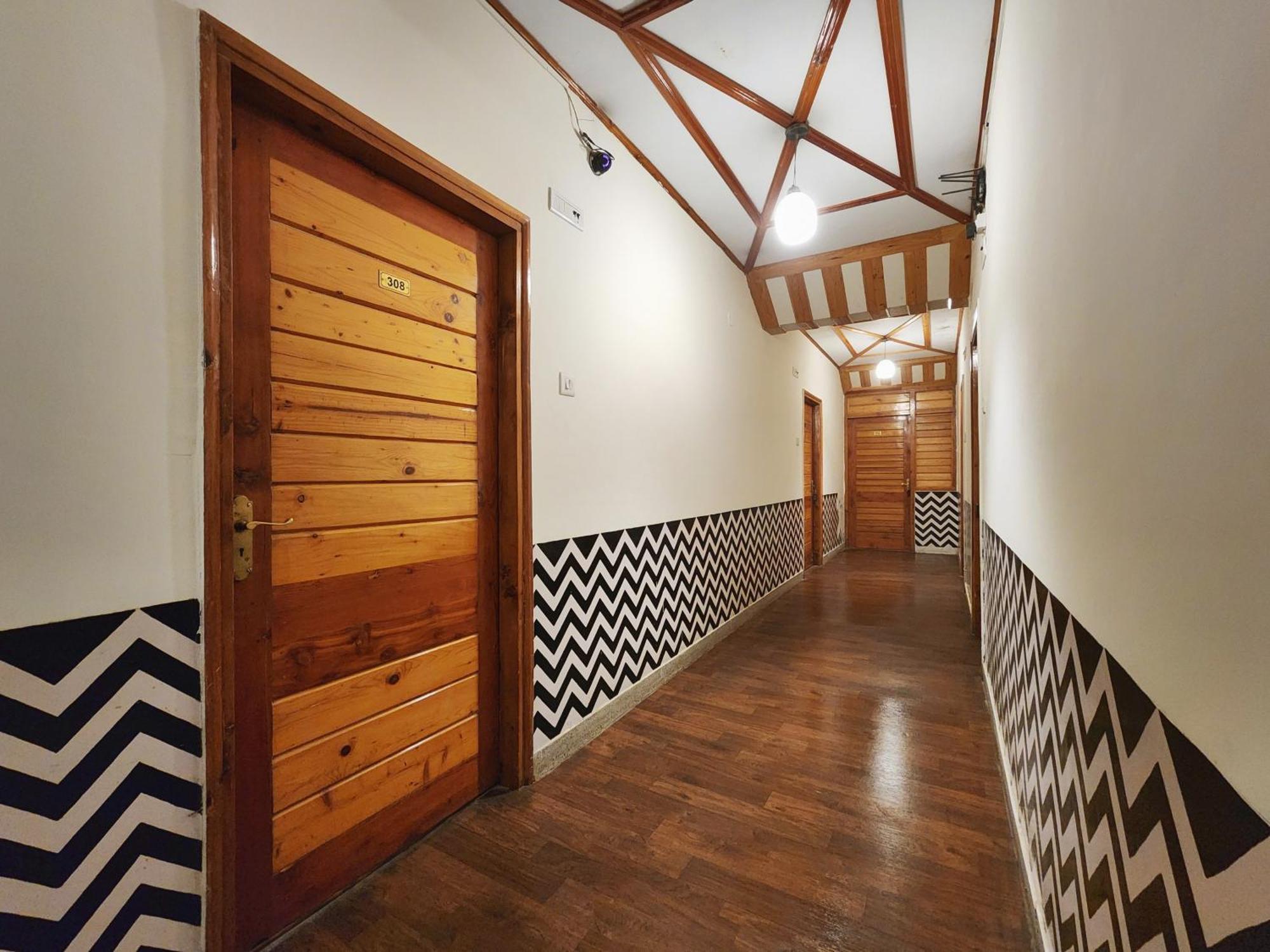 Hotel Pineview Shimla Exterior photo