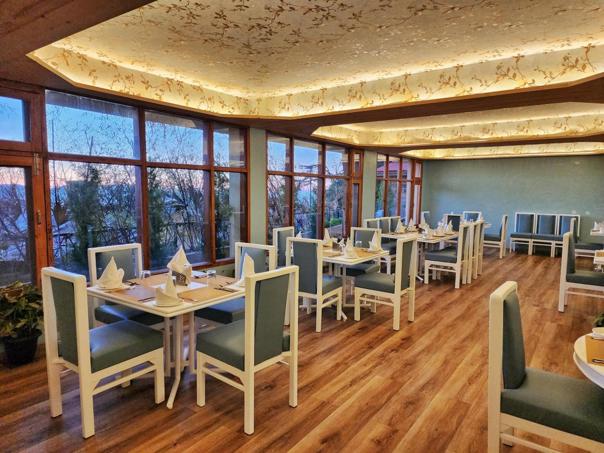 Hotel Pineview Shimla Exterior photo
