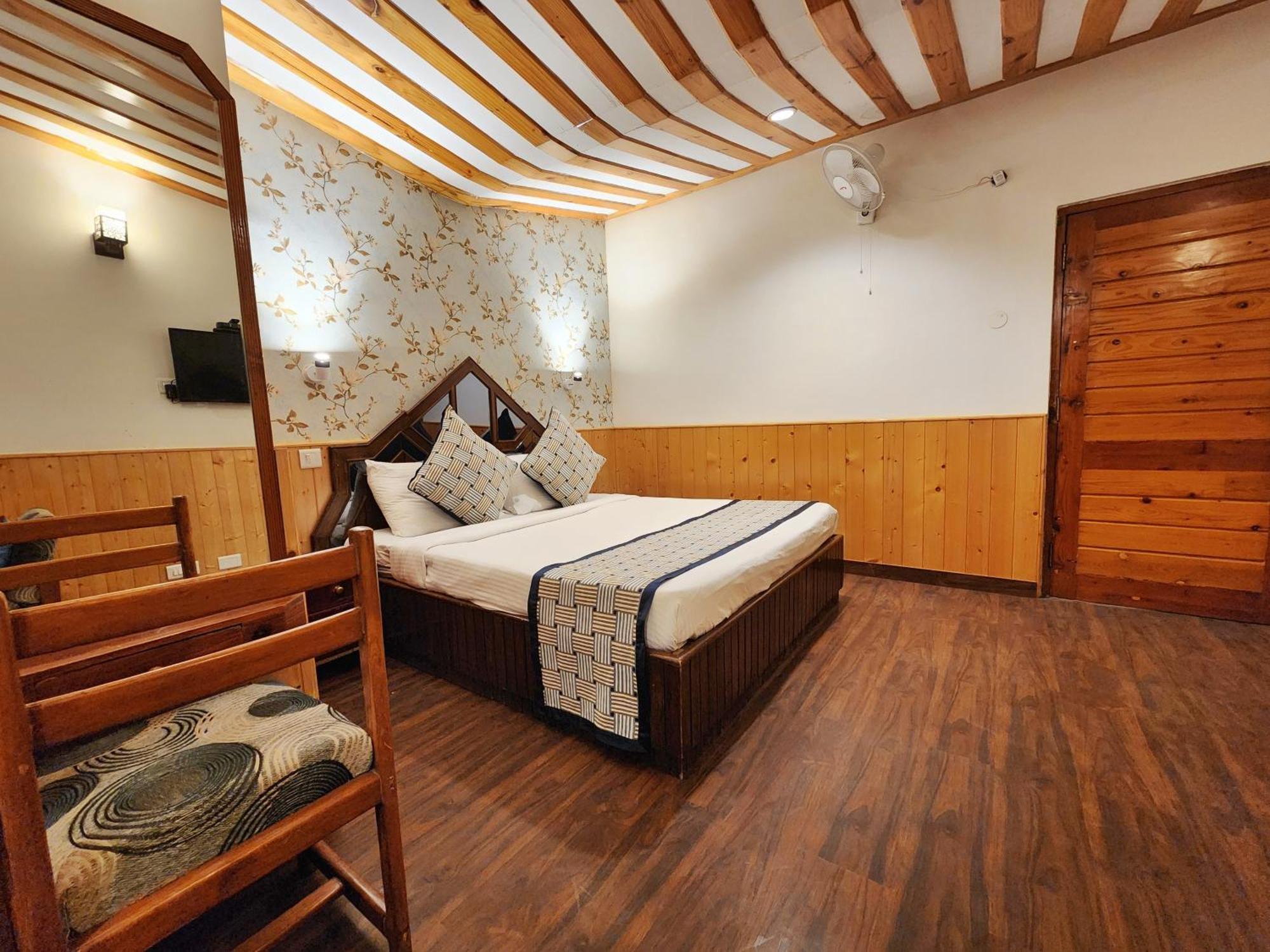 Hotel Pineview Shimla Exterior photo